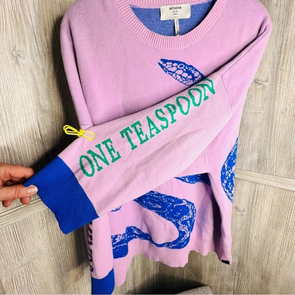 One Teaspoon Lavender Sweater with Blue Accents - Picture 4 of 10